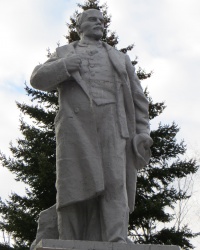 Памятник Ленину возле ДК завода им. Петровского в поселке Новгородское