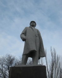Памятник Ленину на центральной площади Дзержинска