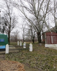 Воинский мемориал в селе Искра