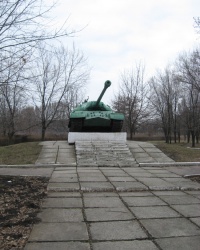 Памятник-танк ИС-3М на постаменте в Константиновке