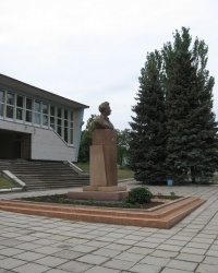 Памятник П.Ангелиной в Старобешево