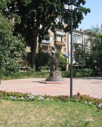 Памятник Борису Гринченко в Киеве
