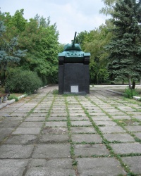 Памятник-танк на постаменте в Дружковке