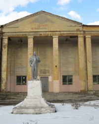 Памятник Ленину возле ДК им.Горького в Донецке