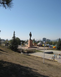 Памятник В.И.Ленину на центральной площади Бахчисарая