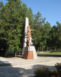 Памятник "Комсомольцам всех поколений" в Симферополе