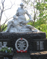 Братская могила воинов в сквере по проспекту Генерала Данилова в Макеевке
