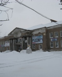 Бюст В.И.Ленина возле одноименного ДК в Торезе