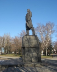 Памятник Ленину на главной площади Макеевки