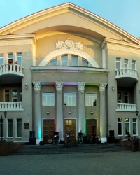 Городской центр культуры и досуга им. Евгения Мартынова. Площадь Свободы, г. Артемовск