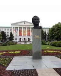 Памятник Ю.А.Гагарину на одноимённой площади в Ростове-на-Дону