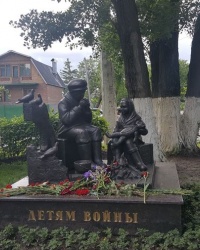 Памятник "Детям войны" в городе Ростов-на-Дону