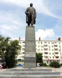 Памятник В.И.Ленину на площади его имени в Ростове-на-Дону