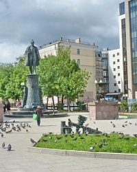 Памятник В.Г. Шухову в г.Москве