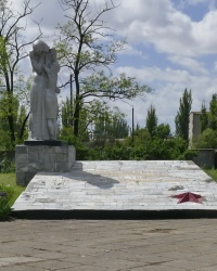 Памятник односельчанам, погибшим в годы ВОВ, в пгт.Новоалексеевка