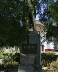Памятник В.И.Ленину  в п.Багерово (Ленинский р-н)