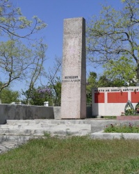 Памятник односельчанам, погибшим в годы ВОВ, в с.Бондаренково (Ленинский р-н)