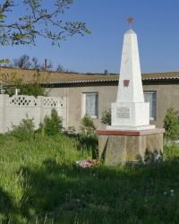 Могила партизана  А.Петренко в с.Юркино (Ленинский р-н)
