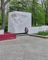 Братская могила партизан Старокарантинских каменоломен 1941 г. в г.Керчи