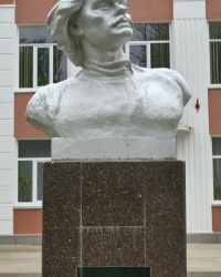 Памятник М.Горькому в г.Керчи