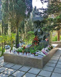Братская могила на ул.Ленина в г.Алуште