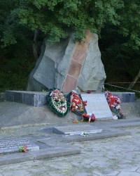 Памятник "Партизанская шапка"