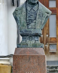 Памятник Н.В.Гоголю в г.Волгограде
