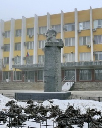 Памятник Ф.Э.Дзержинскому возле Дзержинской райадминистрацией в г.Волгограде