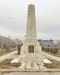 Братская могила (2) на территории комплекса «Остров Людникова» в г.Волгограде