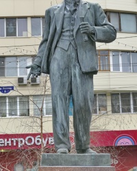 Памятник В.И.Ленину возле обладминистрации в г.Волгограде