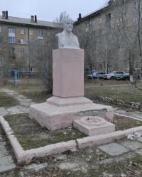 Памятник В.И.Ленину во дворе дома №22 по ул.Кузнецова в г.Волгограде
