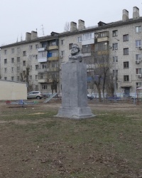 Памятник К.Марксу во дворе дома №107 по пр.В.И.Ленина в г.Волгограде