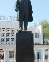 Памятник В.И.Ленину в г.Саки
