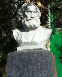 Памятник К.Марксу на ст.Елизарово (Солонянский р-н)