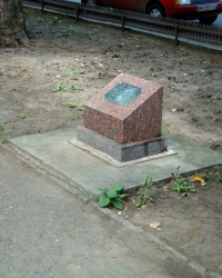 Памятный знак на месте гибели Б.Ф. Деревянко в г. Одесса