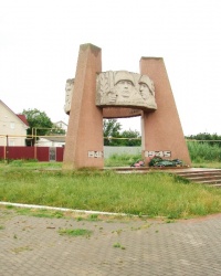 Памятник односельчанам, погибшим в годы ВОВ, в с.Нерубайское (Беляевский р-н)