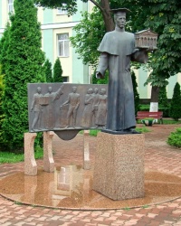 Памятник основателям Одесского Международного гуманитарного университета