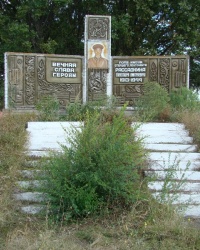 Памятный знак "Поле старшего лейтенанта Рассадкина А.Д." возле с.Новософиевка (Никопольский р-н)