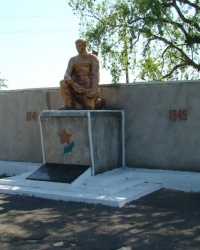 Памятник односельчанам, погибшим в годы ВОВ, в  с.Роскошное (Белгород-Днестровский р-н)