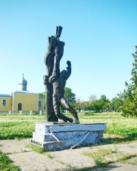 Пам'ятник членам Комітету молодіжної організації в с.Миколаївці-Новоросійській (Саратський р-н)