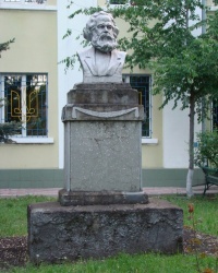Памятник К.Марксу в пгт.Сарата
