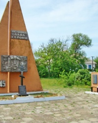 Памятник односельчанам, погибшим в годы ВОВ, в с.Глубокое (Татарбунарский р-н)
