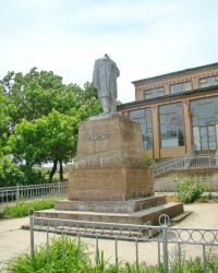 Памятник В.И.Ленину (разрушен) в с.Глубокое (Татарбунарский р-н)
