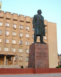 Памятник В.И.Ленину (демонтирован) возле здания горсовета  в г.Измаил