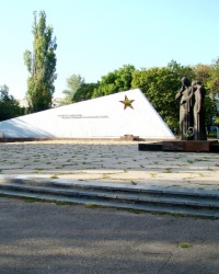 Воинский мемориальный комплекс на ж/м Клочко-6 г.Днепропетровск