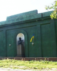 Памятник В.И.Ленину у проходной трубопрокатного завода им. В.И.Ленина.