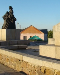 Пам'ятник односельцям, загинувшим в роки Великої Вітчизняної війни, в с.Суботів