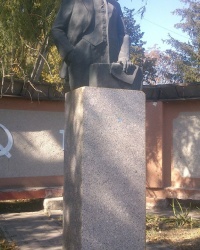 Памятник В.И.Ленину в с.Чумаки (Днепропетровский р-н)