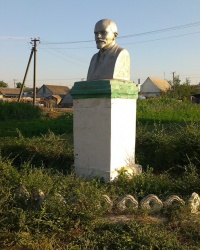 Памятник В.И.Ленину в с.Спасское (Новомосковский р-н)