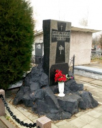 Памятник жертвам Голодомора на Вороновском кладбище (г.Новомосковск)